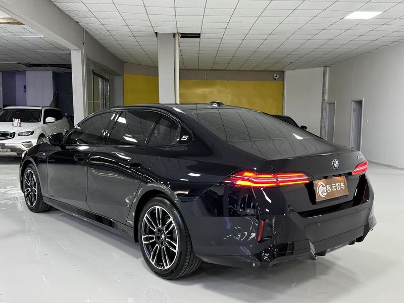 BMW 5 Series, 2025 — фото 4 из 10