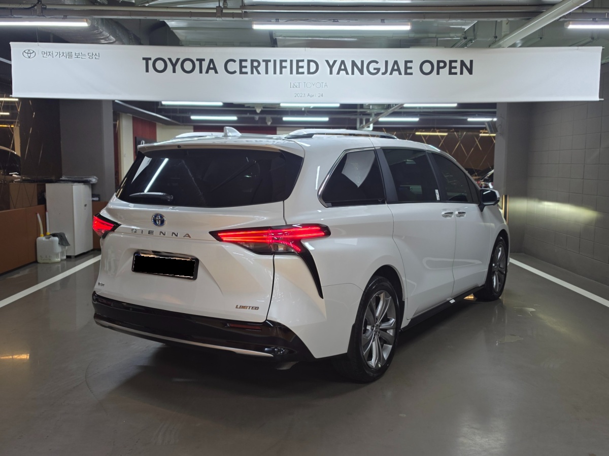 Toyota Sienna, 2025 — фото 2 из 12