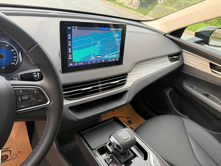 Hongqi E-QM5, 2023 — фото 8 из 9