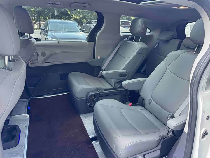 Toyota Granvia, 2023 — фото 8 из 9