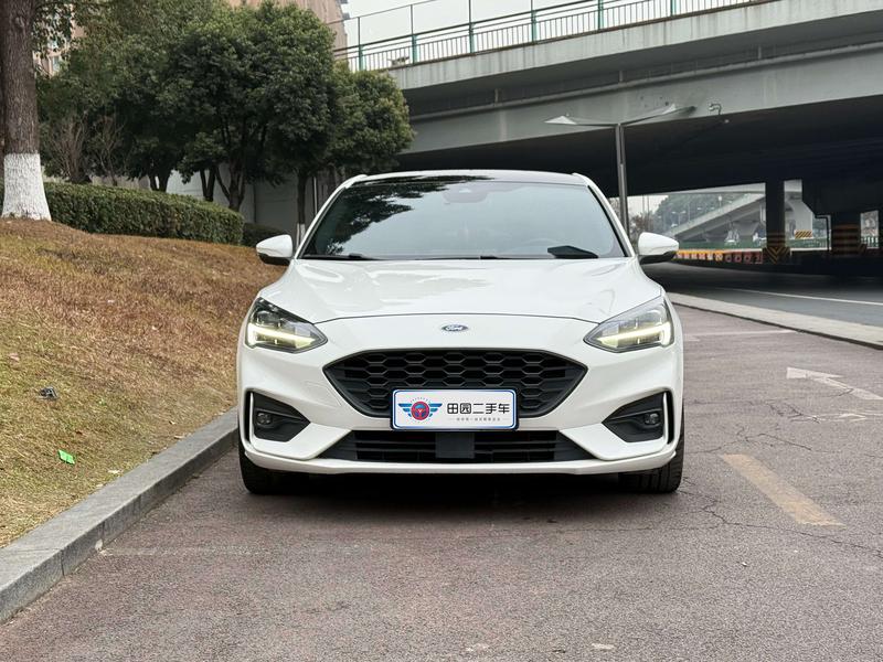 Ford Focus, 2021 — фото 2 из 12