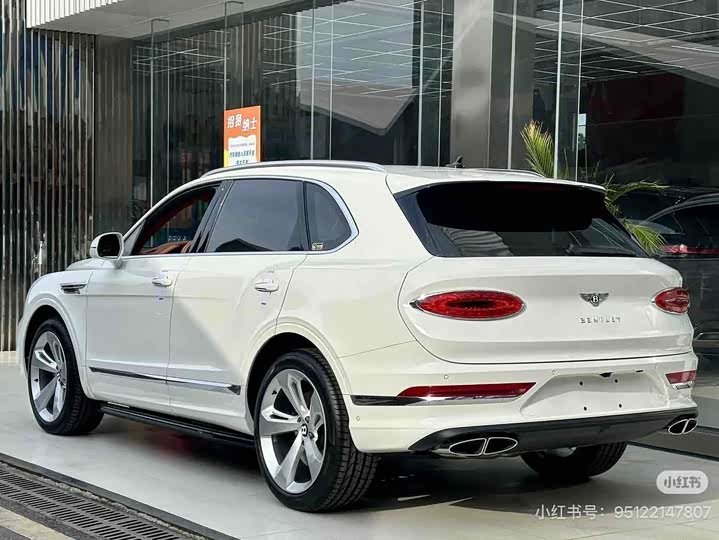 Bentley Bentayga, 2023 — фото 2 из 9