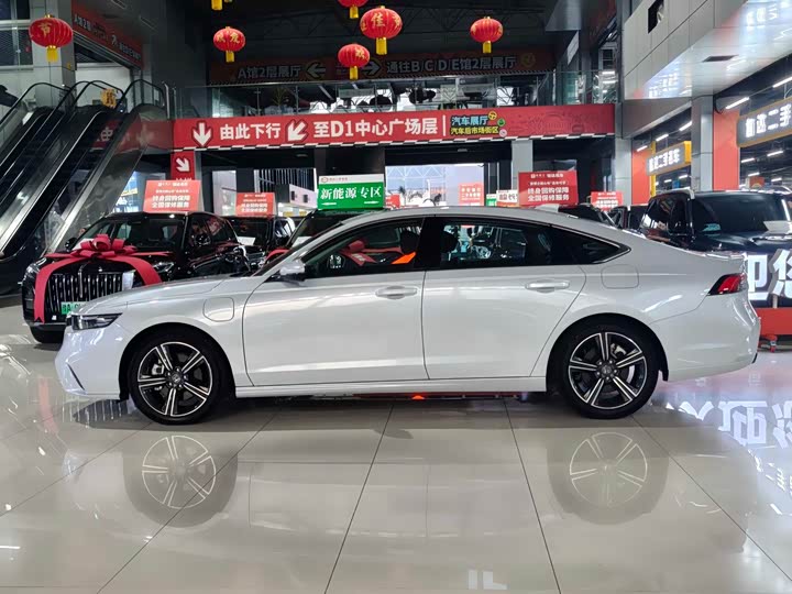 Honda Inspire Hybrid, 2025 — фото 4 из 5