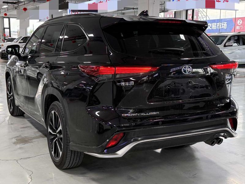 Toyota Crown Kluger, 2022 — фото 5 из 11