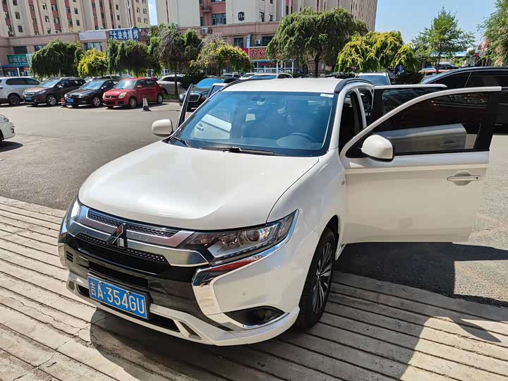Mitsubishi Outlander, 2022 — купить в Иванове под ключ