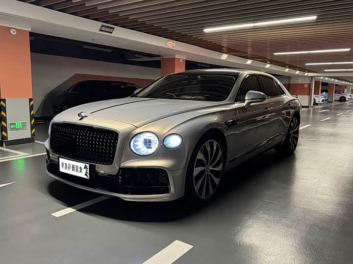 Bentley Flying Spur, 2023 — купить в Костроме под ключ