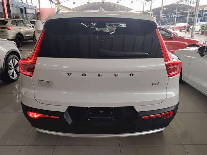 Volvo XC40, 2023 — фото 6 из 9