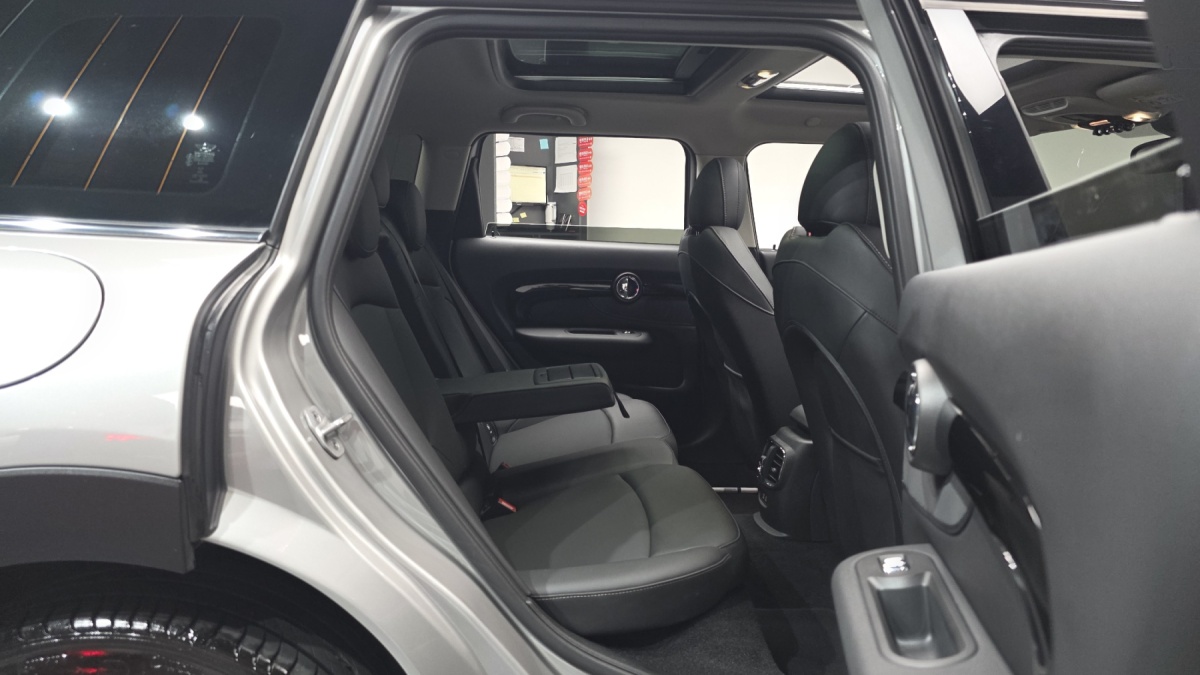 Mini Clubman, 2023 — фото 10 из 12