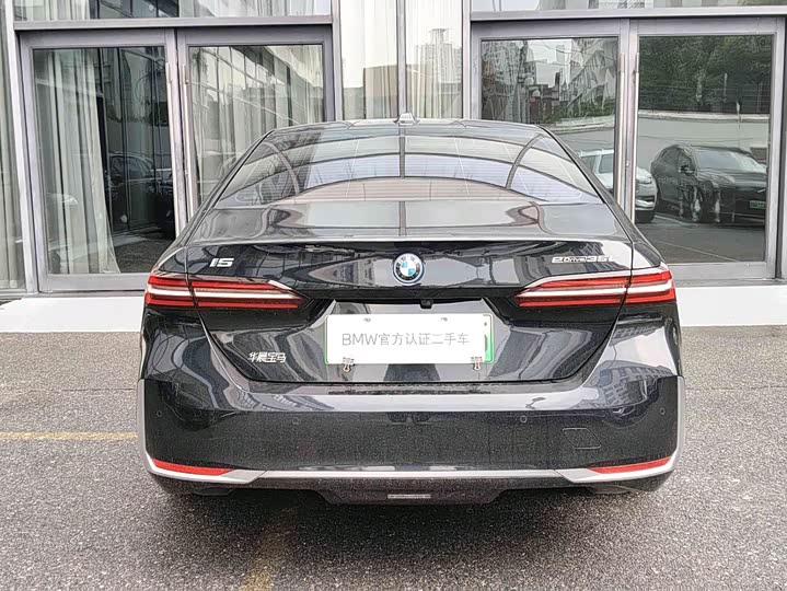 BMW i5, 2025 — фото 4 из 9