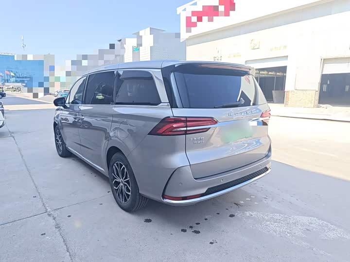 Roewe iMax 8 EV, 2024 — фото 6 из 9