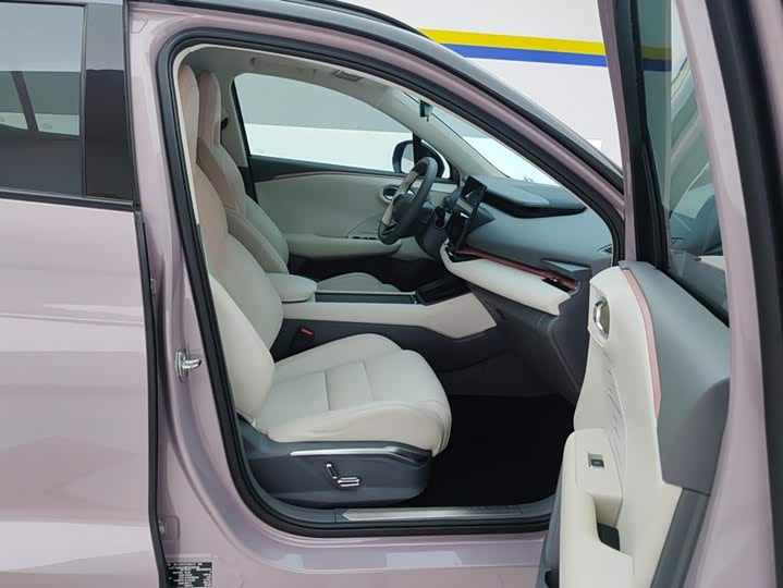 Lynk & Co 06 EM-P Hybrid, 2024 — фото 8 из 9