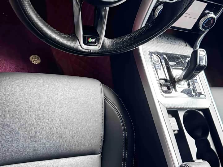 Jaguar XE L, 2023 — фото 7 из 7