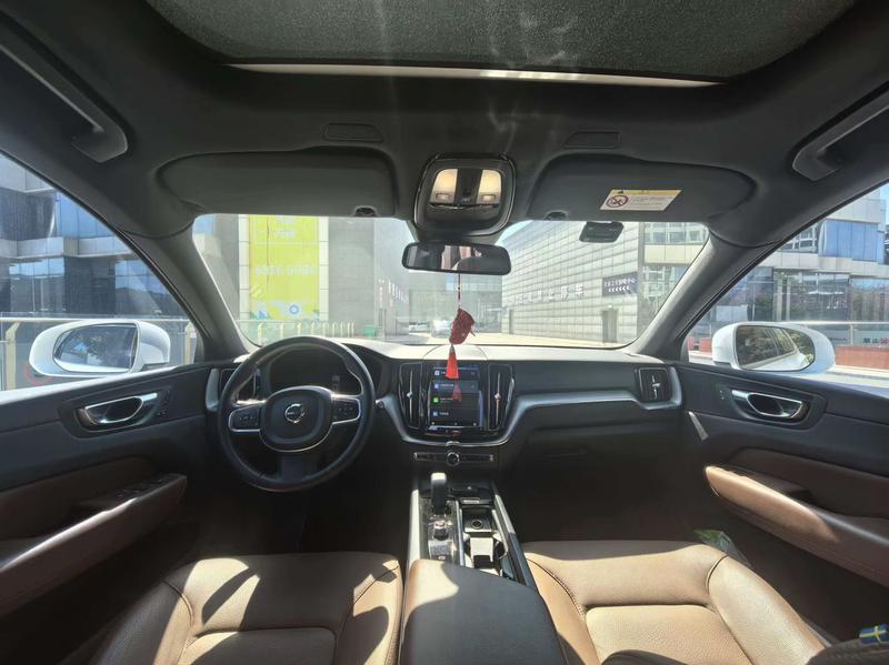 Volvo XC60, 2022 — фото 7 из 10