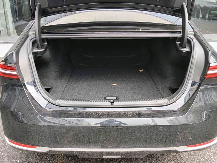 BMW i5, 2025 — фото 7 из 9