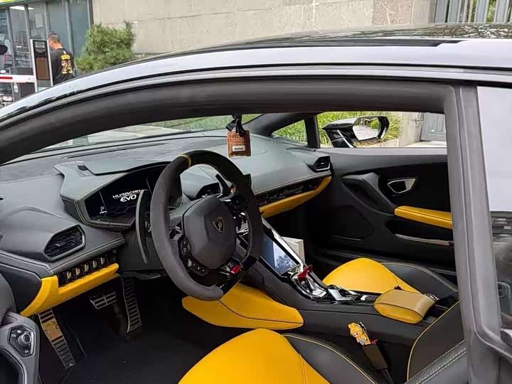 Lamborghini Huracán, 2022 — фото 5 из 5