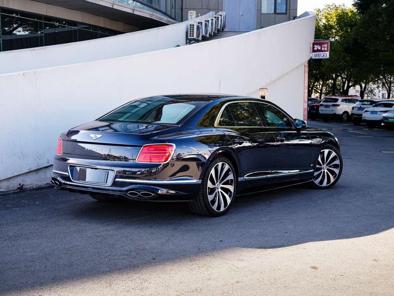 Bentley Flying Spur, 2021 — фото 6 из 12