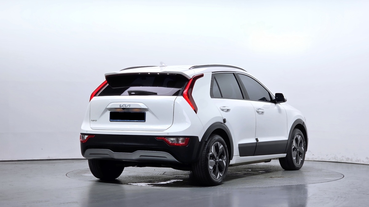 Kia Niro, 2023 — фото 2 из 12