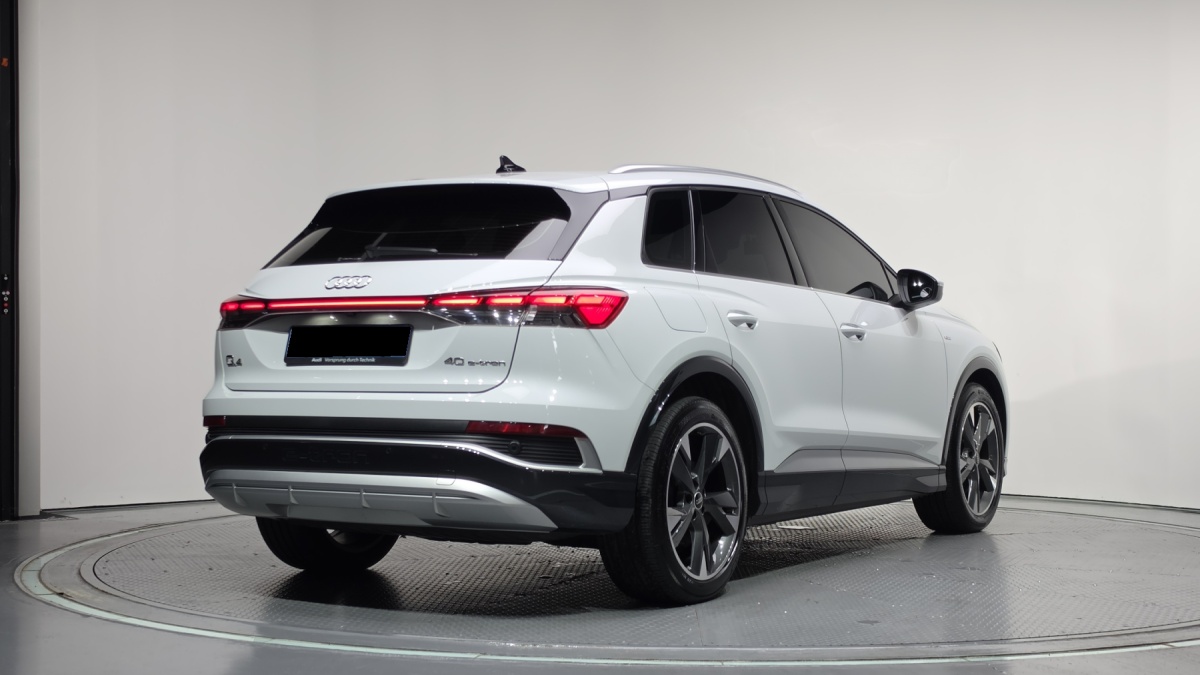 Audi Q4 e-tron, 2022 — фото 2 из 12