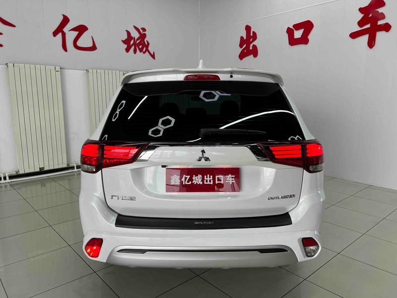 Mitsubishi Outlander, 2022 — фото 5 из 12