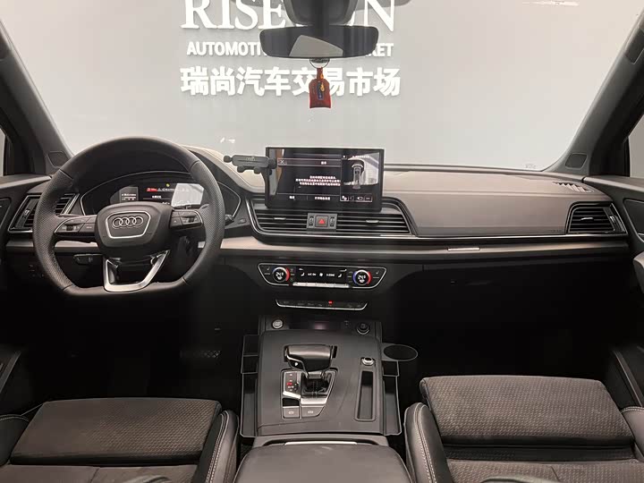 Audi Q5L Sportback, 2022 — фото 7 из 9