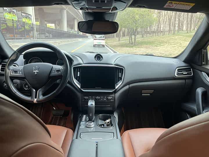 Maserati Ghibli, 2023 — фото 9 из 9