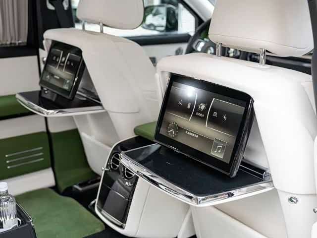 Rolls-Royce Phantom, 2022 — фото 5 из 9