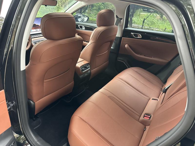 Geely Emgrand, 2025 — фото 11 из 12