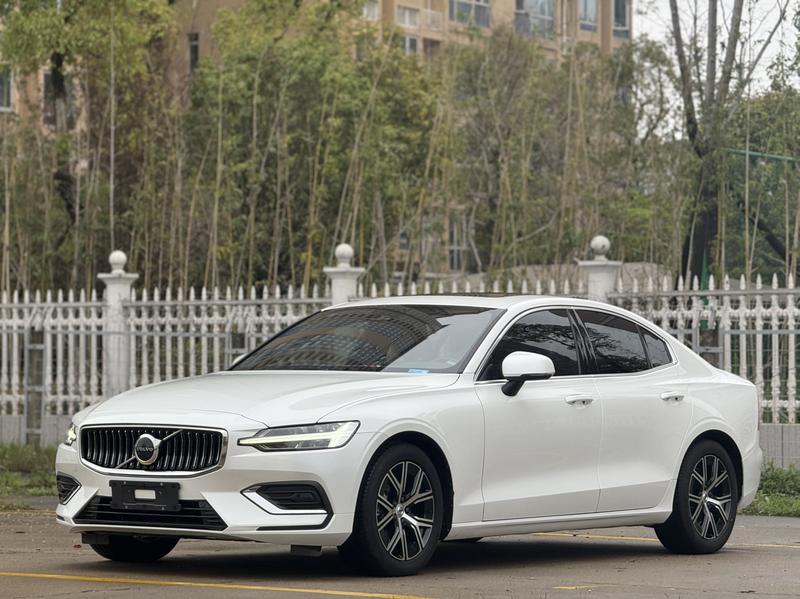 Volvo S60, 2023 — купить в Воронеже под ключ