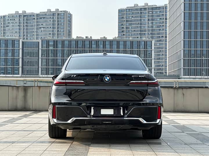 BMW i7, 2024 — фото 6 из 9