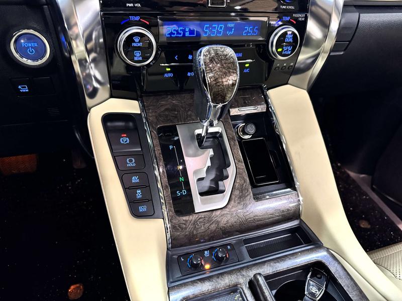 Toyota Alphard, 2022 — фото 9 из 12