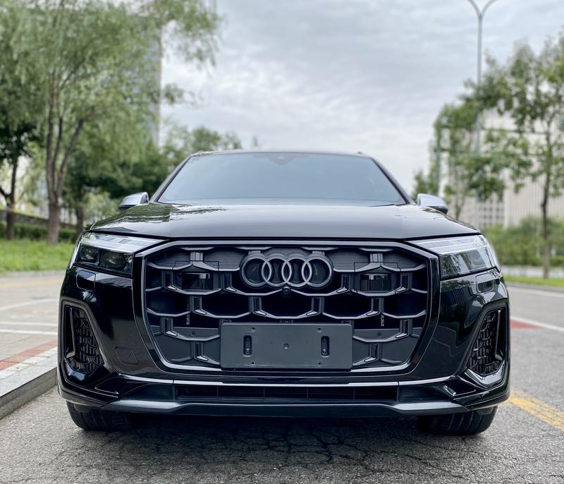 Audi SQ7, 2025 — фото 2 из 12