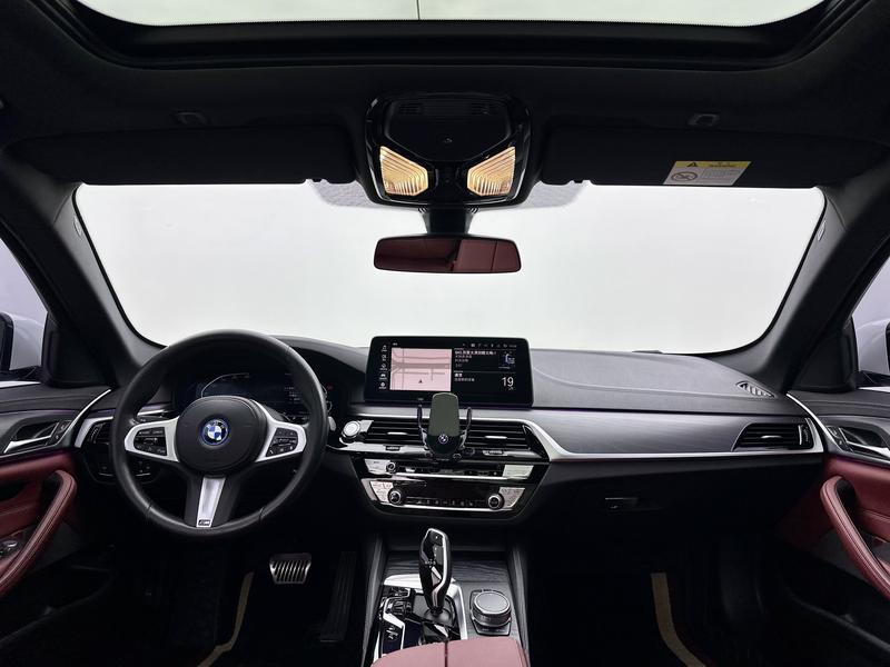 BMW 5 Series Hybrid, 2022 — фото 9 из 12