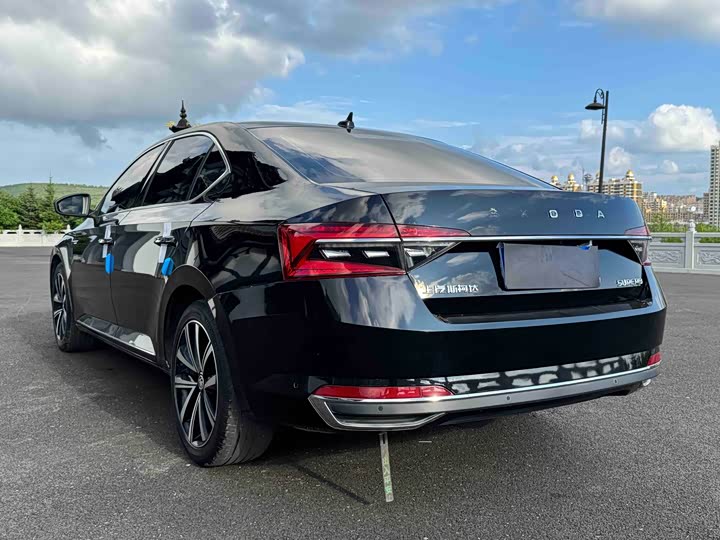 Skoda Superb, 2023 — фото 4 из 9