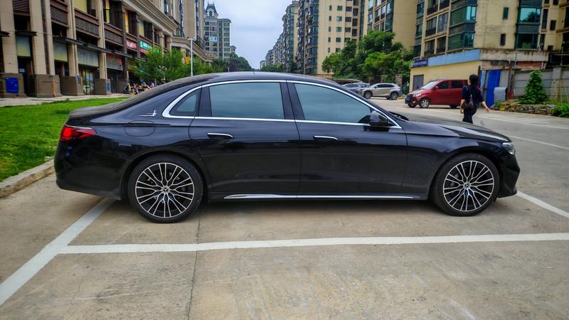 Mercedes-Benz E-Class, 2025 — фото 7 из 9
