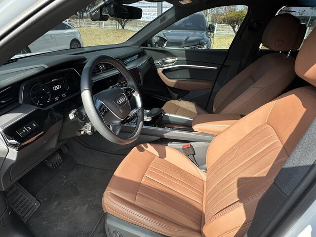 Audi Q8 e-tron, 2024 — фото 9 из 12
