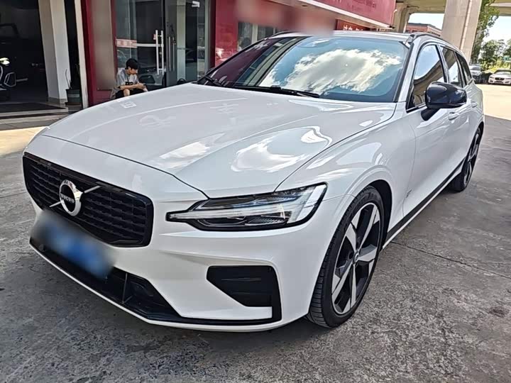 Volvo V60, 2022 — фото 2 из 9