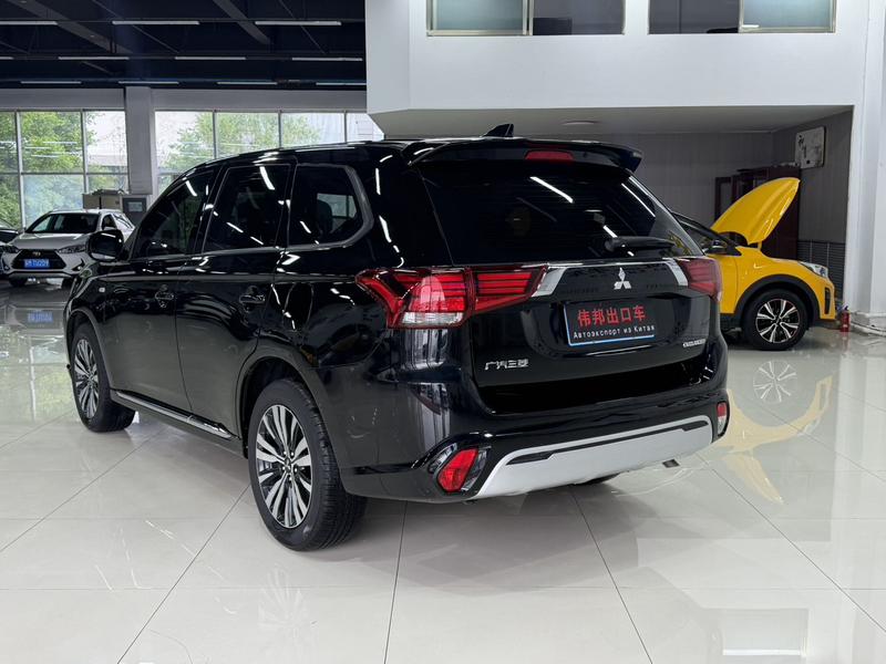 Mitsubishi Outlander, 2022 — фото 4 из 12