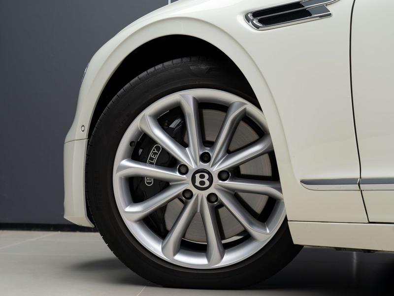 Bentley Flying Spur, 2023 — фото 5 из 12