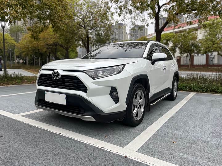 Toyota RAV4, 2021 — купить в Перми под ключ