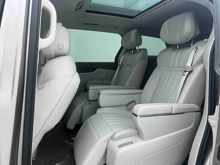 Roewe iMax 8, 2023 — фото 6 из 9