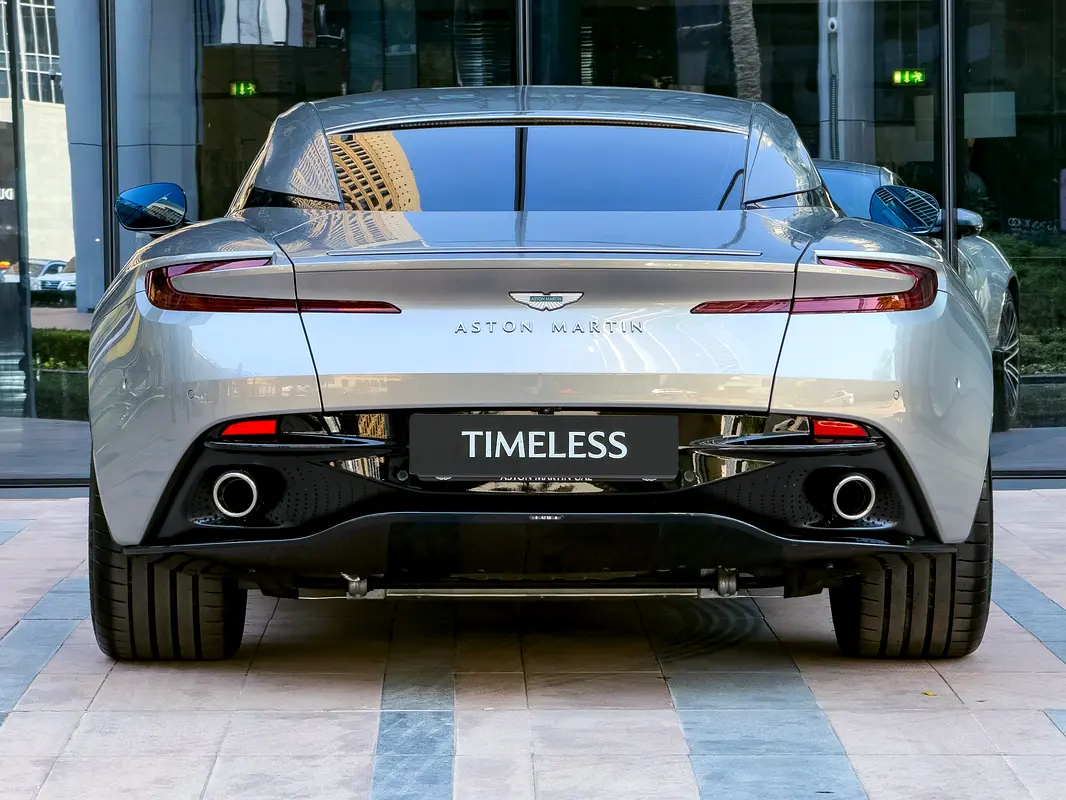 Aston Martin DB12, 2024 — фото 8 из 10