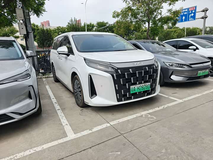 BYD M9, 2025 — фото 3 из 9