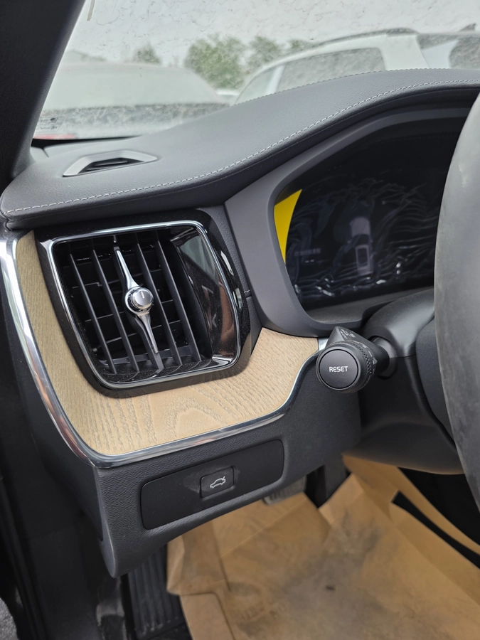 Volvo Xc60, 2025 — фото 10 из 12