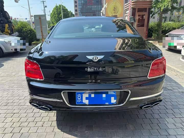 Bentley Flying Spur, 2023 — фото 5 из 7
