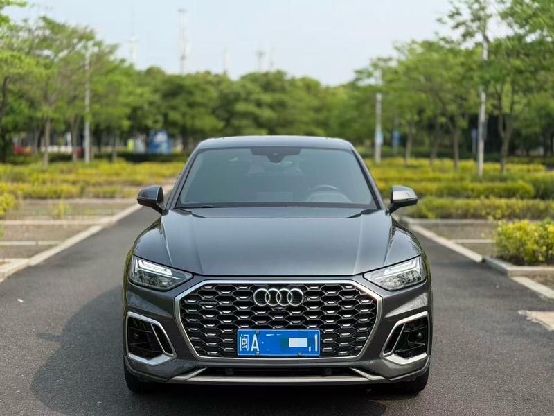 Audi Q5L Sportback, 2022 — фото 2 из 11