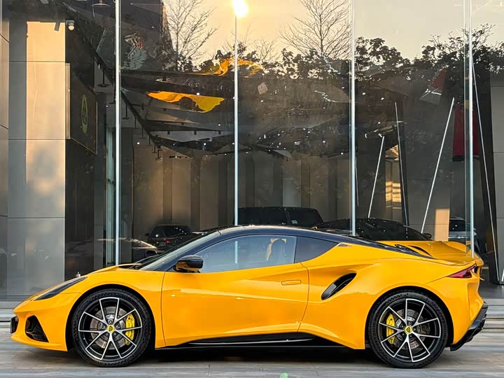 Lotus Emira, 2024 — фото 3 из 9