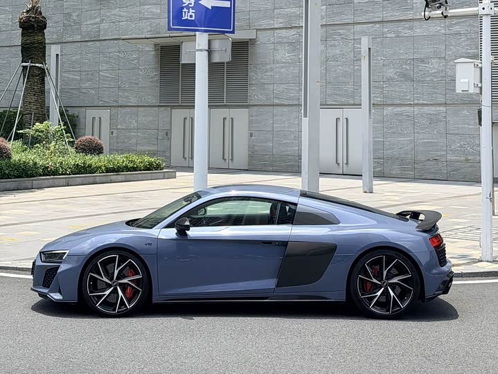 Audi R8, 2023 — фото 3 из 9