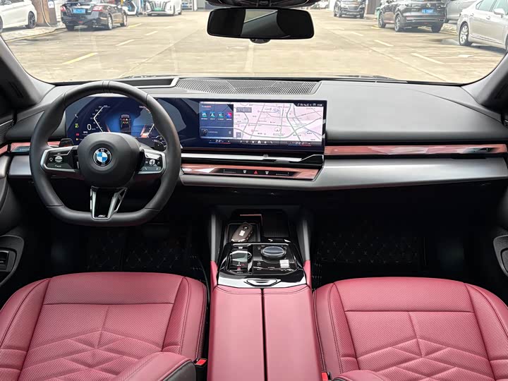 BMW 5 Series, 2025 — фото 8 из 9