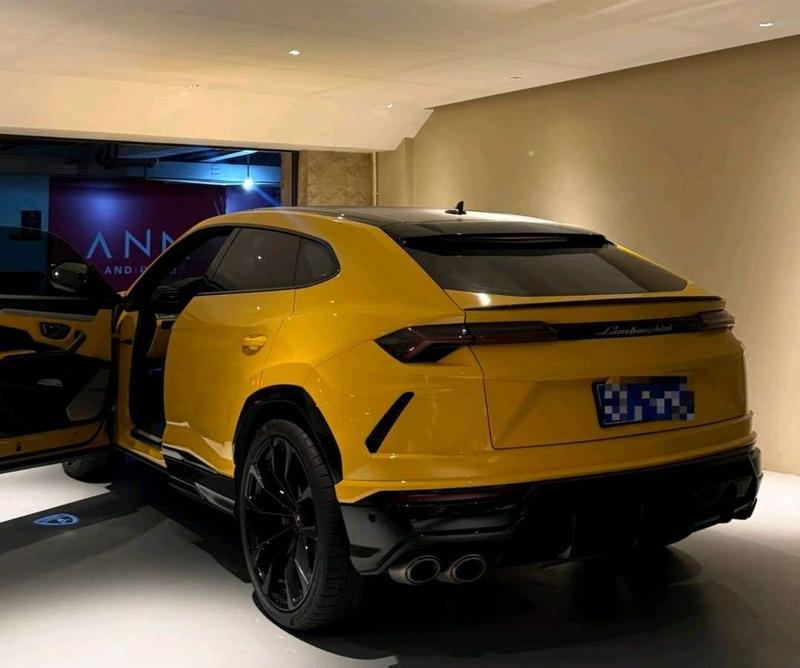 Lamborghini Urus, 2022 — фото 3 из 8