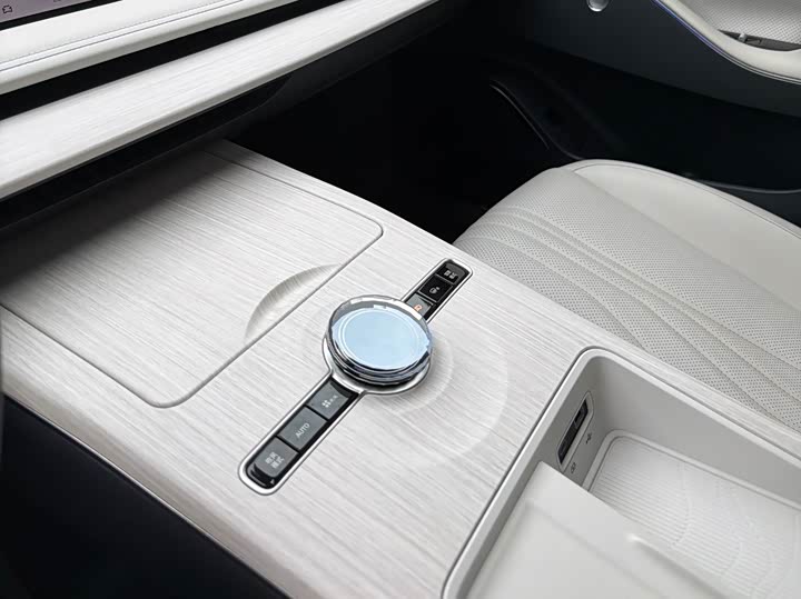 Geely Galaxy E8, 2023 — фото 6 из 9